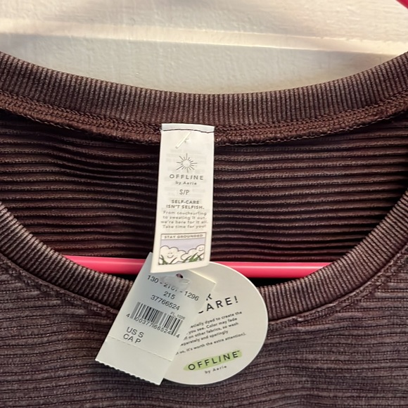 Workout top - Picture 2 of 3